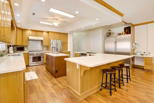 Spacious Hildale House w/ Large Deck!