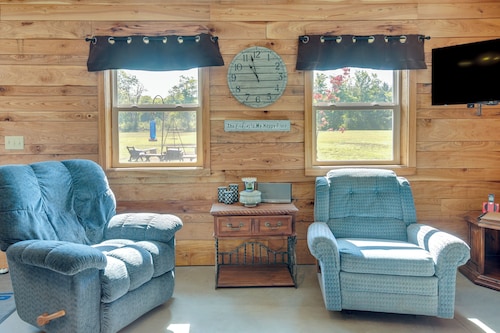 Toivola Home w/ Fire Pit: 8 Mi to Lake Superior!