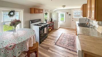 Cottage (2 Bedrooms) | Interior