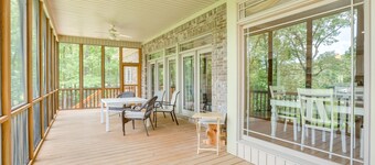 Sunny Coosa River Hideaway w/ Boat Dock & Slip!