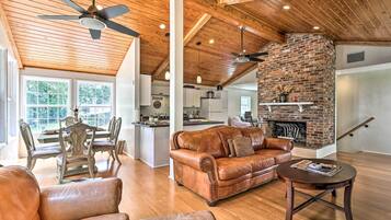 บ้านพัก (4 Bedrooms) | ด้านหน้าที่พัก