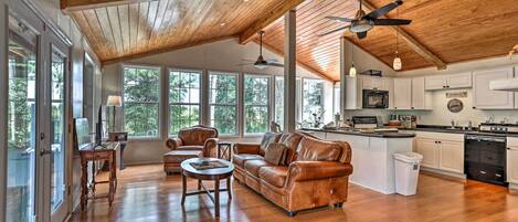 House (4 Bedrooms) | Interior