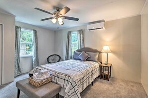 Interior - Spacious Family Home on Lake Marion w/ Boat Ramp! (Cameron)