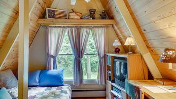 1 bedroom, iron/ironing board, bed sheets