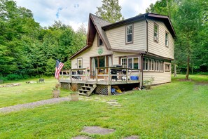 Exterior - Cozy Pennsylvania Abode w/ Porch, Grill & Fire Pit (Meyersdale)