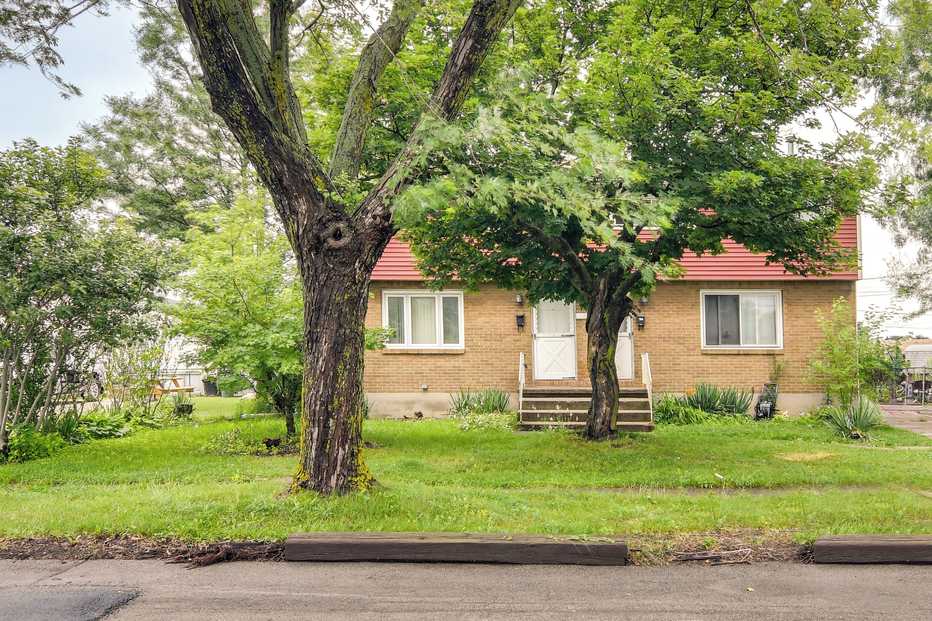 Apartment (3 Bedrooms) | Front of property