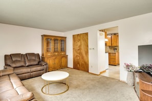 Apartment (3 Bedrooms) | Interior - Depew Vacation Rental ~ 10 Mi to Buffalo! (Depew)