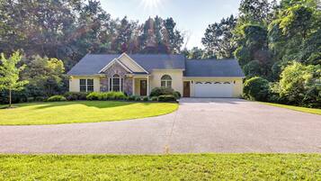 Cottage (3 Bedrooms) | Front of property