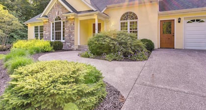 Charming Flushing Cottage w/ Deck + Spacious Yard!