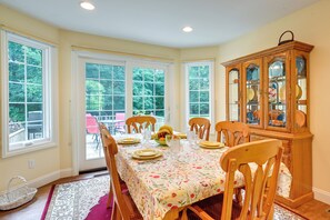 Cottage (3 Bedrooms) | Interior - Charming Flushing Cottage w/ Deck + Spacious Yard! (Flushing)