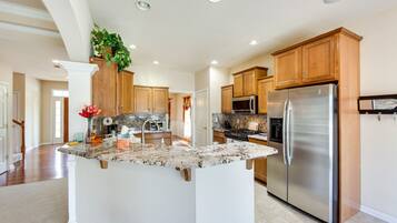 House (4 Bedrooms) | Private kitchen | Microwave, oven, stovetop, dishwasher