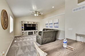 House (3 Bedrooms) | Interior