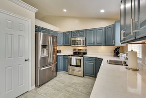 House (3 Bedrooms) | Interior