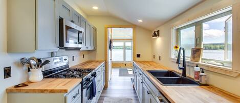 Maison (2 Bedrooms) | Cuisine privée | Four à micro-ondes, un four, surface de cuisson, lave-vaisselle