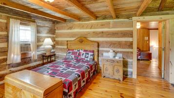 House (4 Bedrooms) | 4 bedrooms, desk, laptop workspace, bed sheets