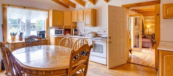 Historic Cabin Retreat ~ 2 Mi to Seneca Rocks!