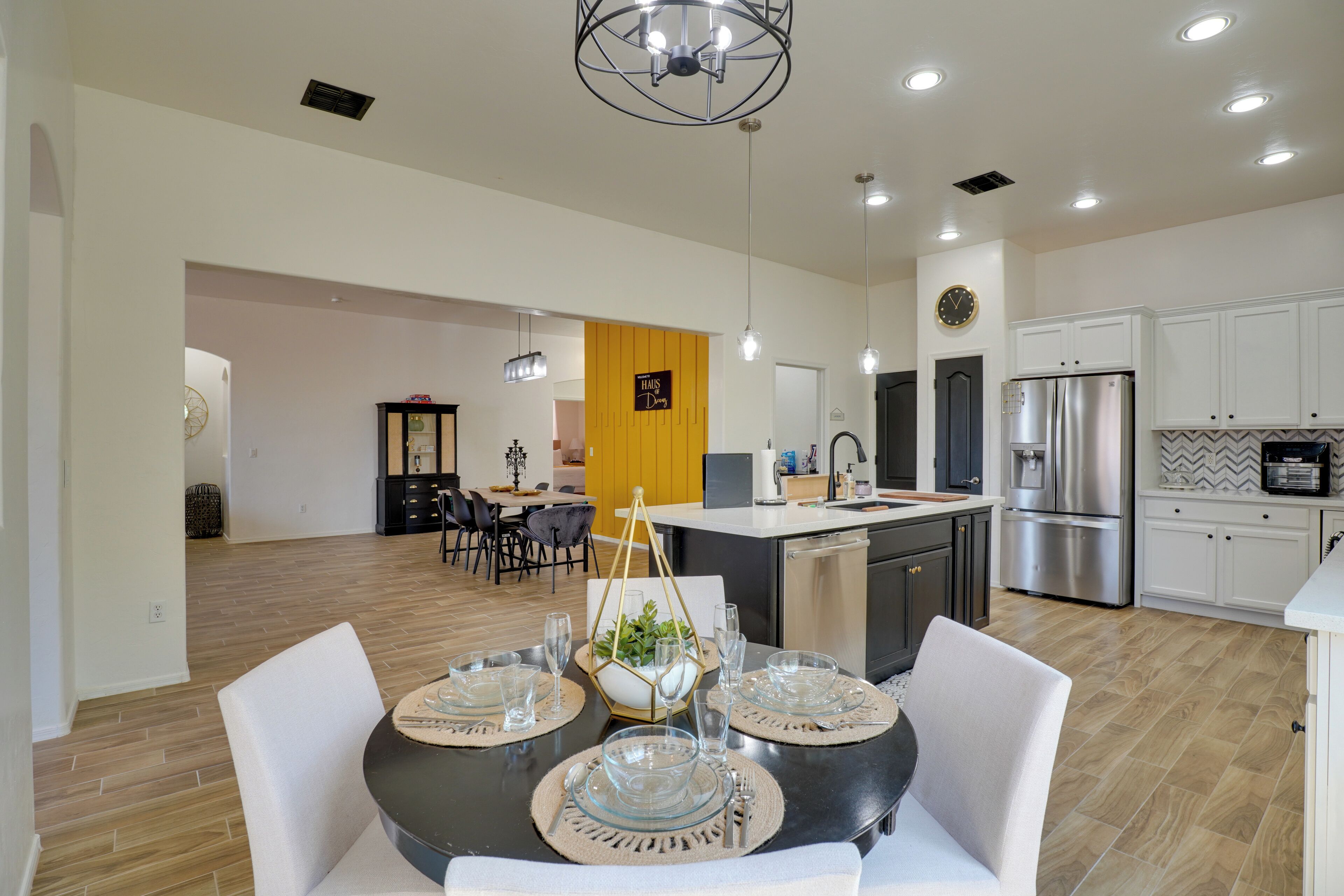 House (4 Bedrooms) | Interior