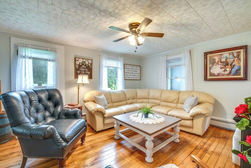 Hop Bottom Home w/ Private Yard & Fire Pit!
