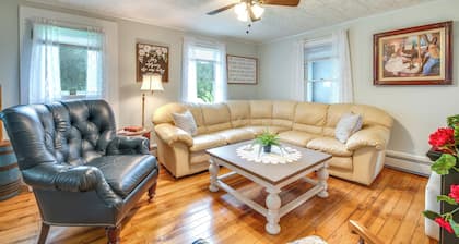 Hop Bottom Home w/ Private Yard & Fire Pit!