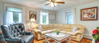 Hop Bottom Home w/ Private Yard & Fire Pit!