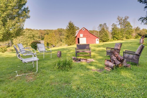 Hop Bottom Home w/ Private Yard & Fire Pit!