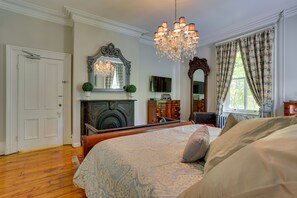 Room - Rustic Oxford Getaway: Patio, Fireplace & More! (Oxford)