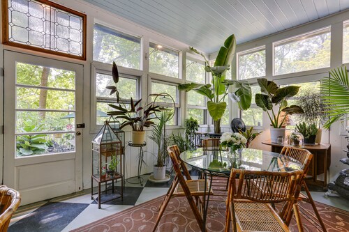 Rustic Oxford Getaway: Patio, Fireplace & More!