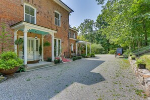Exterior - Rustic Oxford Getaway: Patio, Fireplace & More! (Oxford)
