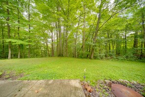 Property grounds - Stylish Willoughby Hills Retreat w/ Fireplace! (Willoughby)