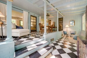TV, fireplace, books - Stylish Willoughby Hills Retreat w/ Fireplace! (Willoughby)
