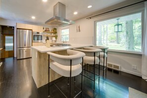 Casa (3 Bedrooms) | Cozinha privada | Micro-ondas, fogão, cooktop, lava-louças