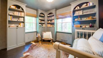 3 bedrooms, laptop workspace, iron/ironing board, bed sheets