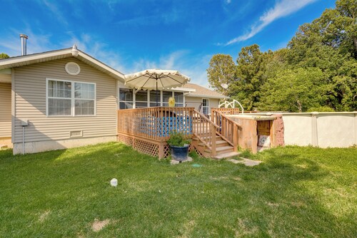 Cozy Stafford Home w/ Outdoor Pool: Pets Welcome!