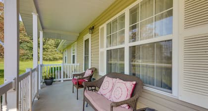 Cozy Stafford Home w/ Outdoor Pool: Pets Welcome!