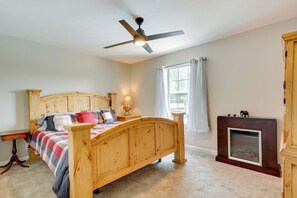 House (3 Bedrooms) | Interior - Cozy Stafford Home w/ Outdoor Pool: Pets Welcome! (Strafford)