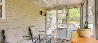 บ้านสแตฟฟอร์ดที่น่าสบายพร้อมสระว่ายน้ำกลางแจ้ง: สัตว์เลี้ยงยินดี!