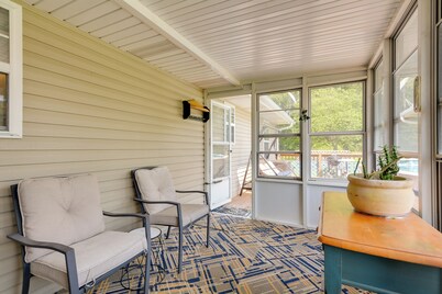 Cozy Stafford Home w/ Outdoor Pool: Pets Welcome!