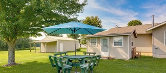 Cozy Stafford Home w/ Outdoor Pool: Pets Welcome!