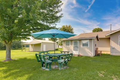 Cozy Stafford Home w/ Outdoor Pool: Pets Welcome!