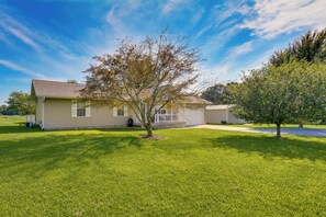 House (3 Bedrooms) | Interior - Cozy Stafford Home w/ Outdoor Pool: Pets Welcome! (Strafford)