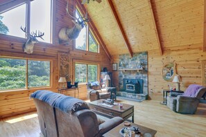 Interior - Serene Valley Bend Cabin Rental: 7 Private Acres! (Beverly)