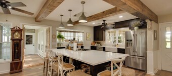 Charming Villisca Getaway w/ Screened Porch!