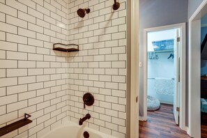 Rumah (2 Bedrooms) | Kamar mandi
