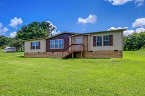 House (3 Bedrooms) | Interior - Dog-friendly Home w/ Mtn Views in Chilhowie! (Chilhowie)