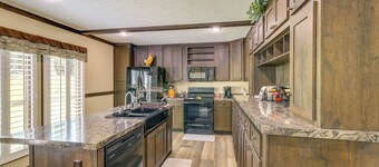 Dog-friendly Home w/ Mtn Views in Chilhowie!