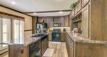 Dog-friendly Home w/ Mtn Views in Chilhowie!