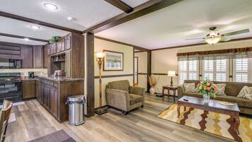 House (3 Bedrooms) | Interior