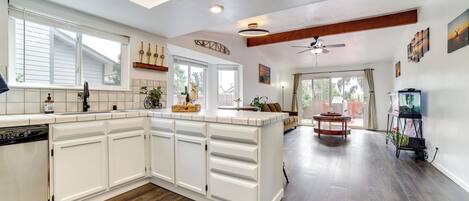 House (3 Bedrooms) | Interior