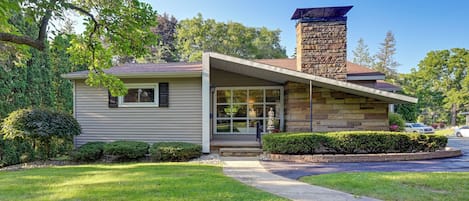 House (3 Bedrooms) | Exterior