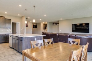 House (3 Bedrooms) | Interior
